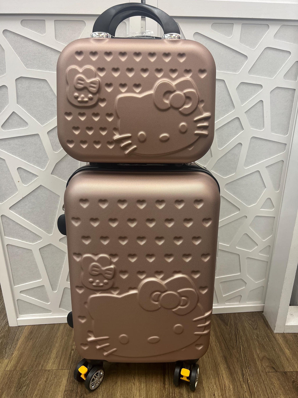 Hello Kitty Style 2-Piece Luggage Set | Hard Shell Suitcase + Vanity Case | Travel Spinner Wheels for Women & Girls – Red, Pink, Bronze