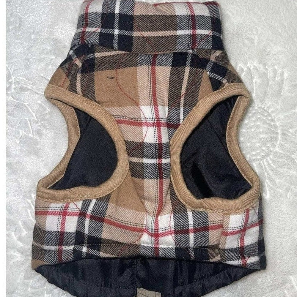Close-up of back side on padded plaid fabric on dog harness jacket